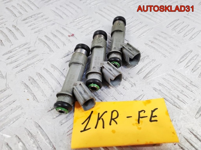 Форсунка топливная Peugeot 107 1KR-FE 2325000010
