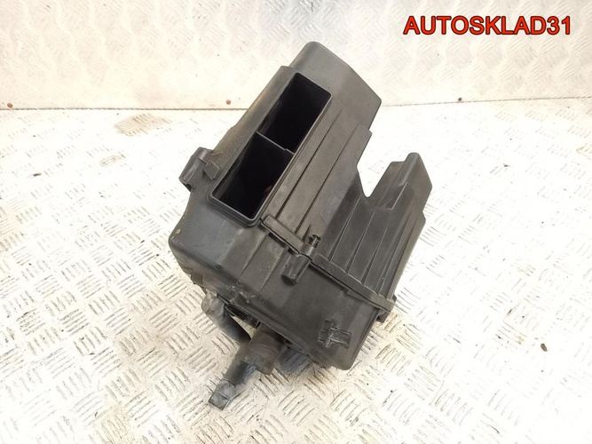 Корпус воздушного фильтра Audi A8 4E 07C133835F