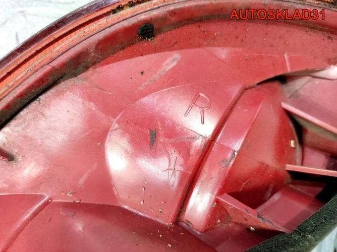 Фонарь задний правый Mazda 3 BP4K51170D Хетчбэк