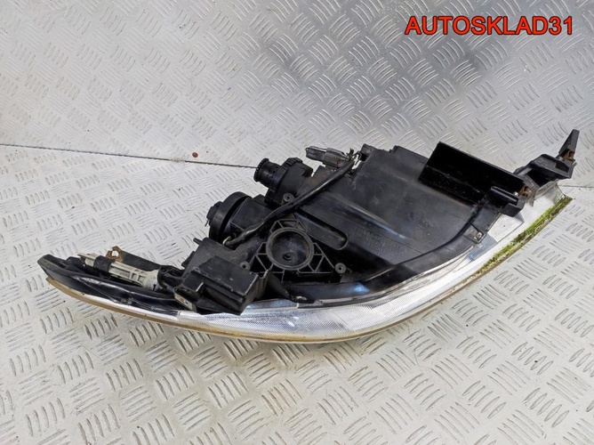 Фара левая Mazda 5 CR C23551040
