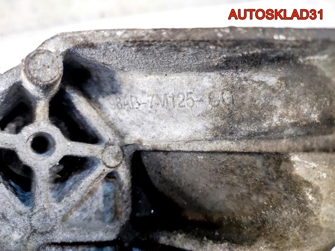 Кронштейн левый МКПП  Ford Focus 1 98AB7M125CG