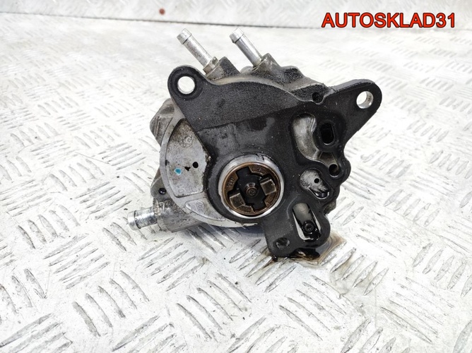 Насос вакуумный Audi A4 B7 2.0 BLB 03G145209