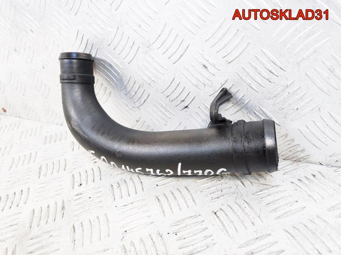 Патрубок интеркулера VW Polo 4 6Q0145770G