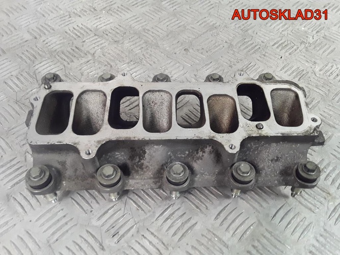 Коллектор впускной VW Passat B5+ 07D133204J