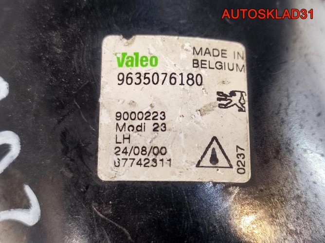 Фара противотуманная левая Peugeot 206 9635076180