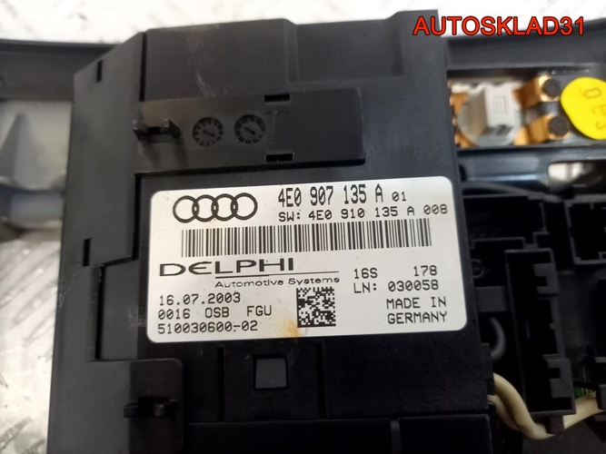 Плафон салонный передний Audi A8 D3 4E0907135A