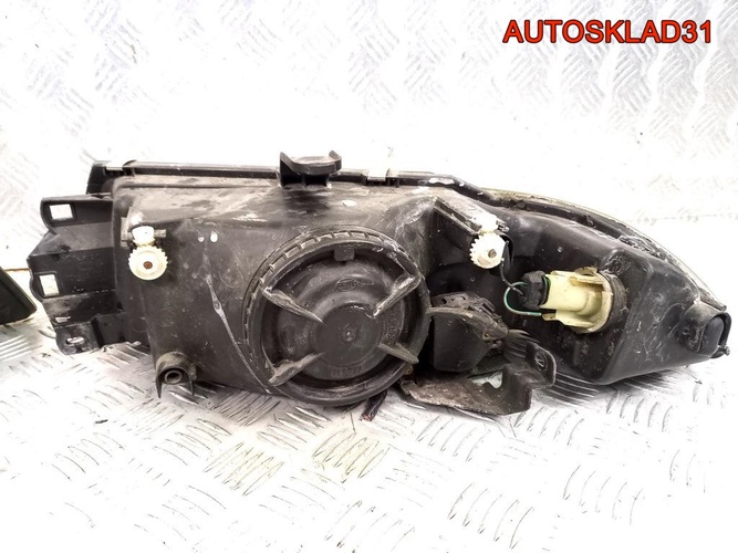 Фара левая правая Mitsubishi Carisma DA MR485383