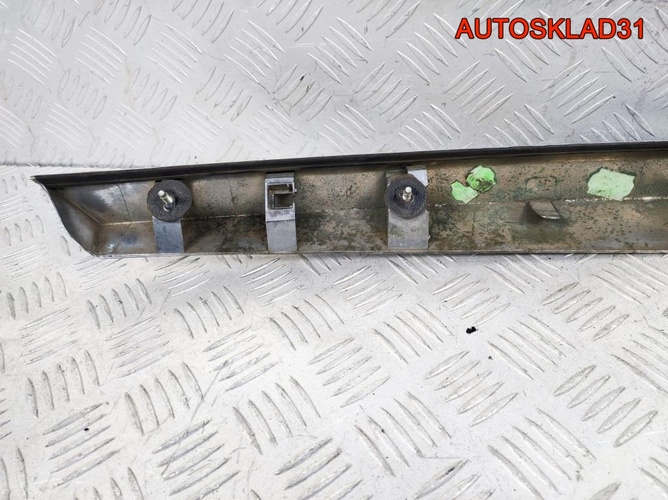 Накладка двери багажника Opel Astra H 13105814