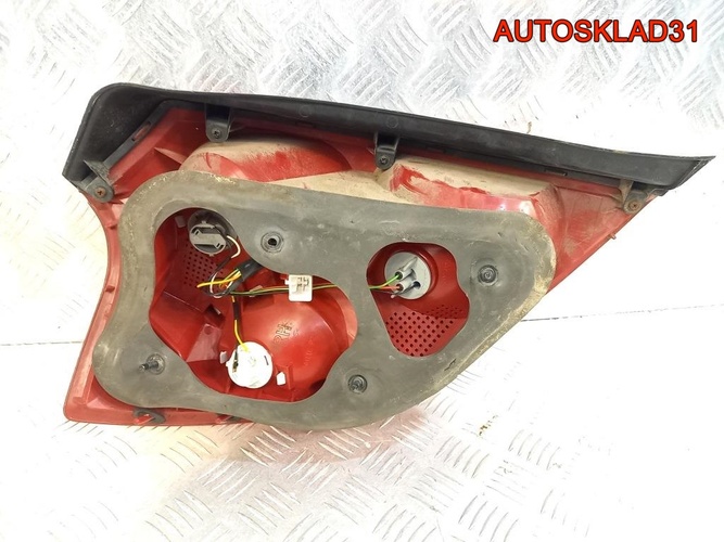 Фонарь задний правый Kia Ceed 924021H001