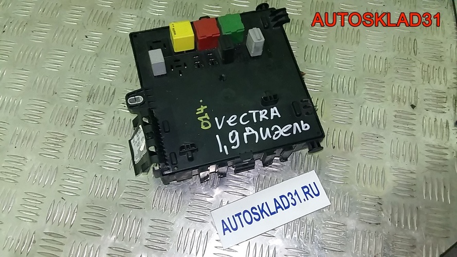 Блок предохранителей Opel Vectra C 13205774