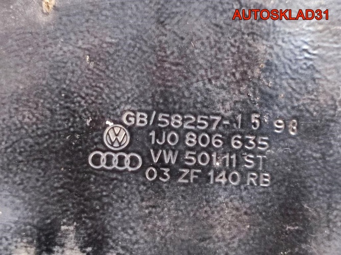 Усилитель переднего бампера VW Golf 4 1J0806635A
