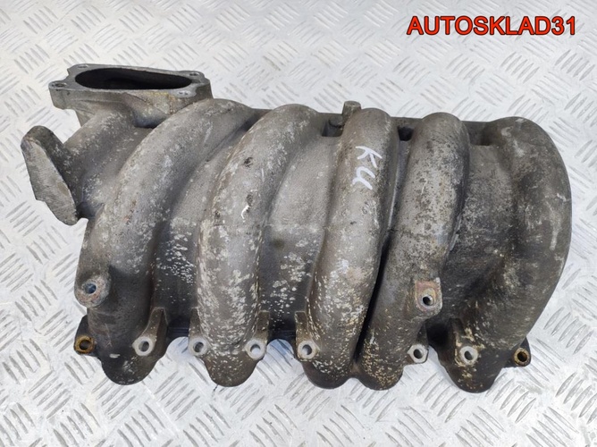 Коллектор впускной Audi 100 C3 2.2 KU 035133223A