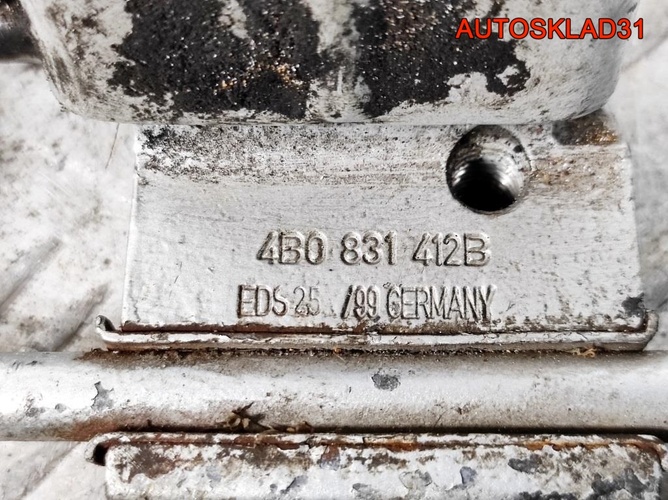 Петля двери передняя правая нижняя Audi A6 C5