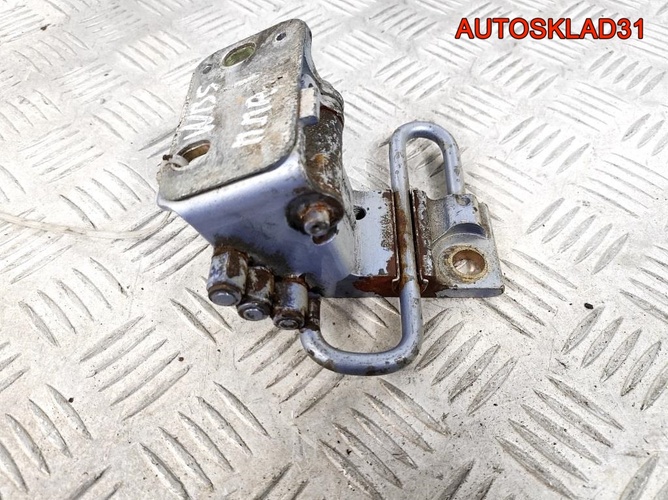 Петля двери передняя правая нижняя VW Passat B5 