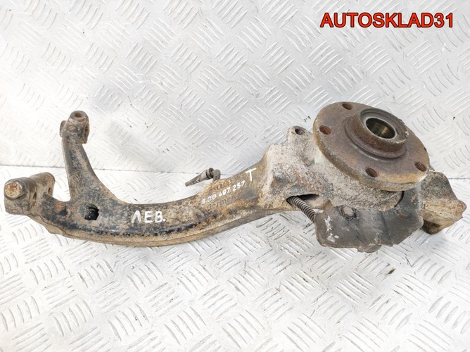 Кулак передний левый VW Passat B5 8D0407257T