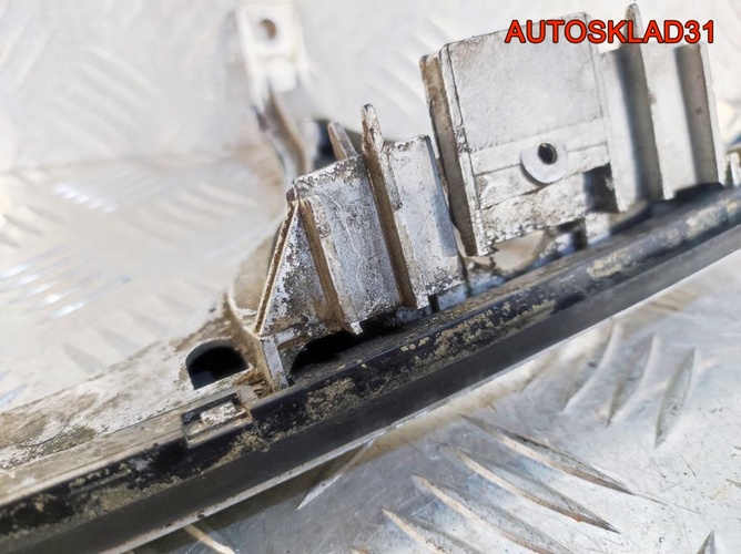 Планка под фару правая Mercedes W210 A2108200412