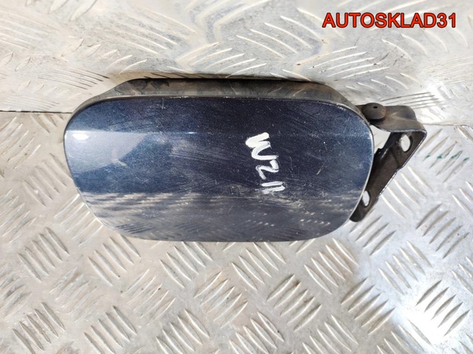 Лючок бензобака Mercedes Benz W211 2115841939