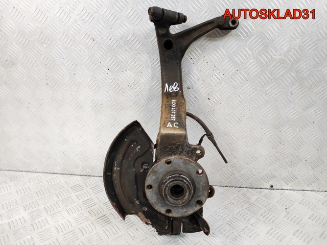 Кулак передний левый VW Passat B5 8D0407257AC