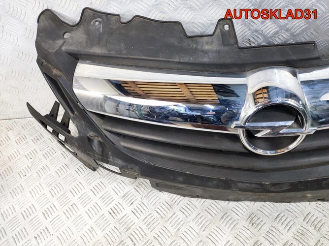 Решетка радиатора Opel Corsa D 13179940