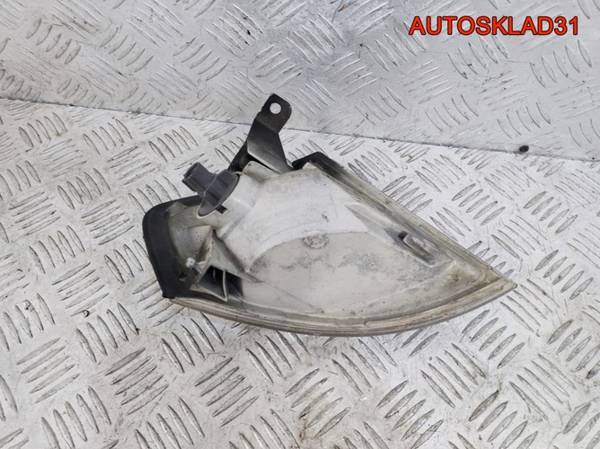 Указатель поворота левый белый Mazda 323 BJ