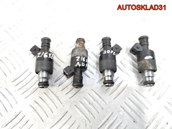 Форсунка инжекторная Opel Vectra B 17089276