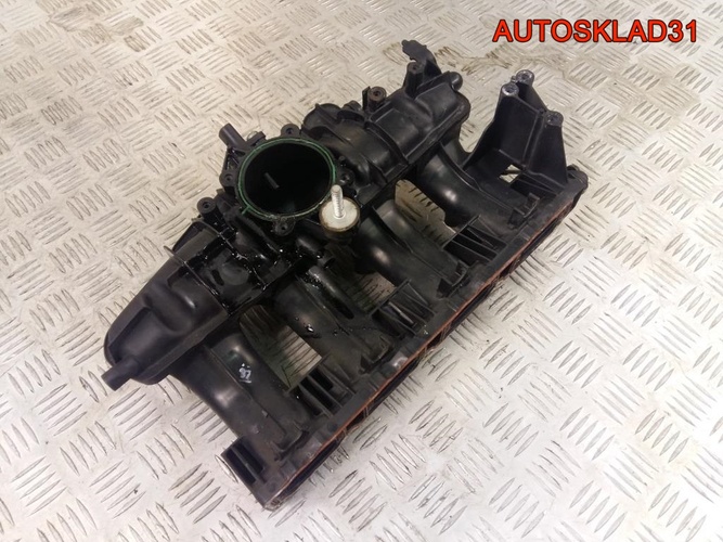 Коллектор впускной Audi A4 B7 2.0 BUL 06F133201N