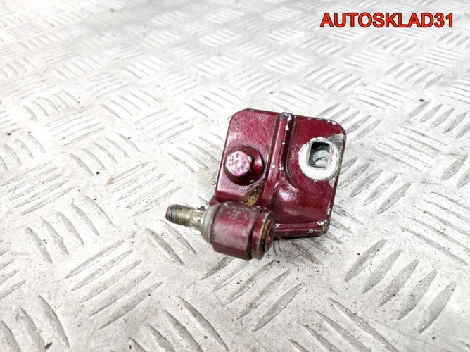 Петля двери задней правой нижняя Mercedes W203
