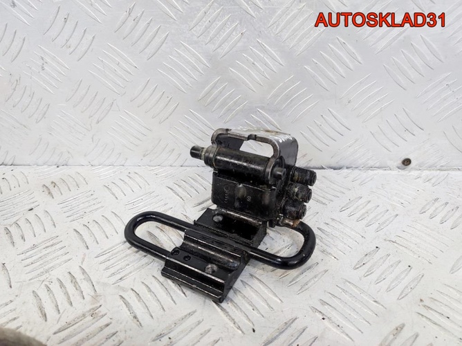 Петля двери задней левой Audi A8 D3 4E0833411C