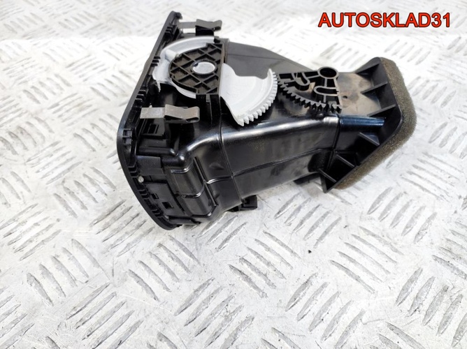 Дефлектор воздушный правый VW Golf 6 5K0819704K