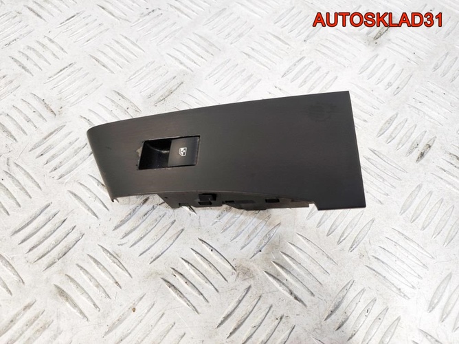 Кнопка стеклоподъемника Opel Astra J 13301886