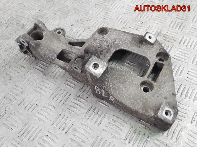 Кронштейн генератора VW Passat B6 BLR 06F903143F