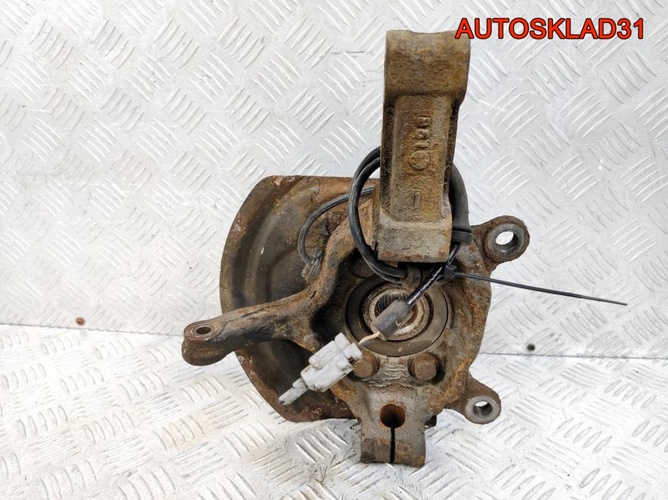 Кулак поворотный передний левый Nissan Qashqai J10