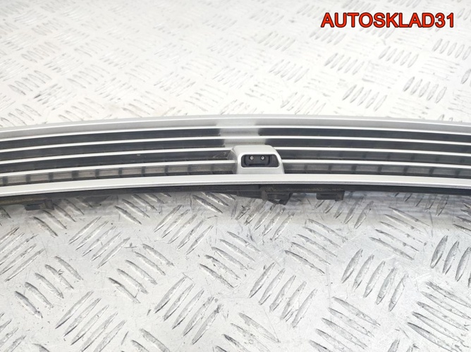 Решетка в капот Mercedes Benz W203 A2038801905
