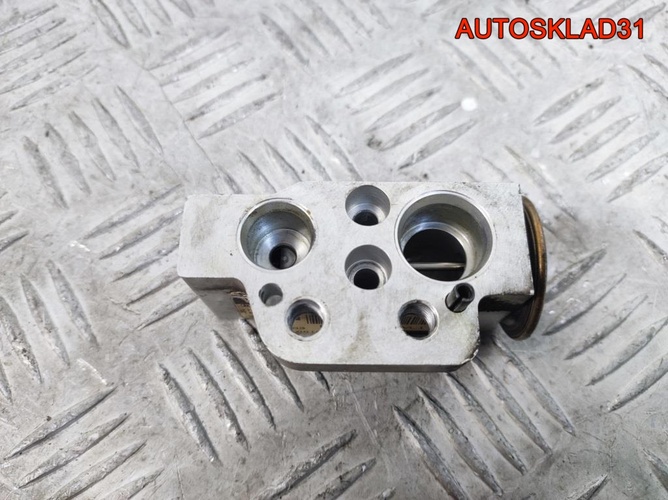 Клапан кондиционера Volkswagen Touran 1K0820679