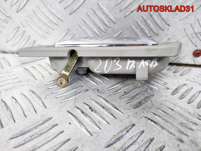 Ручка двери перед внутренняя левая Mercedes W203