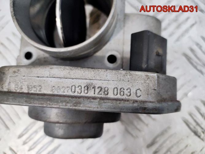 Заслонка дроссельная VW Caddy 3 2.0 BDK 038128063C