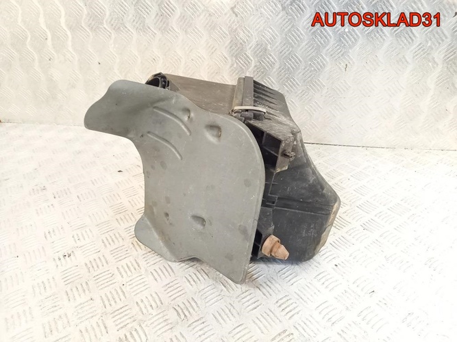 Корпус воздушного фильтра Audi A4 B5 058133837E