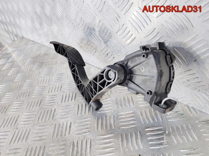 Педаль газа Audi A4 B5 8D1721523F Дизель