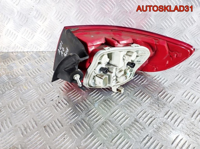 Фонарь задний наружный левый Audi A3 8P4945095E