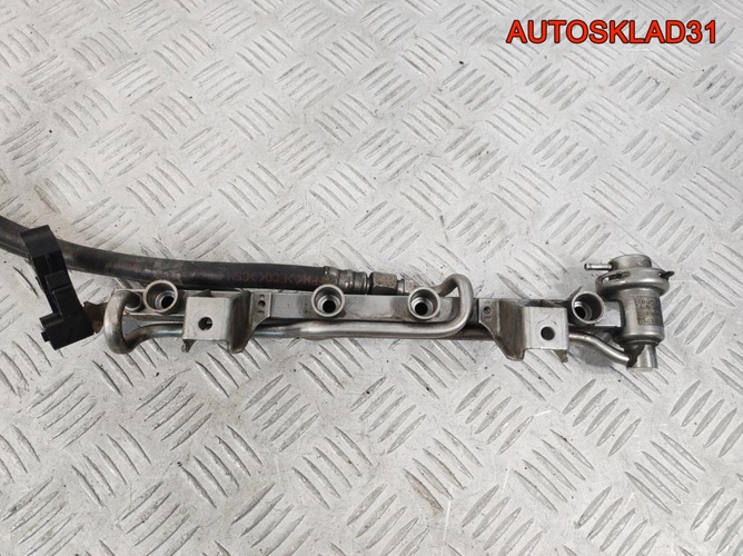 Рейка топливная VW Passat B5 2.0 AZM 06B133313M