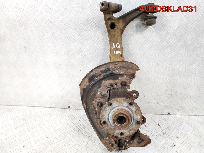 Кулак передний левый VW Passat B5 8D0407257AQ