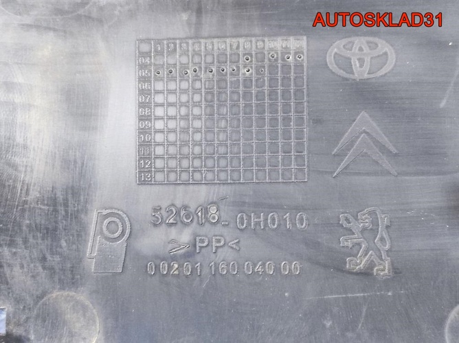 Пыльник двигателя Toyota Aygo 526180H010