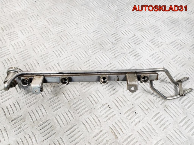 Рейка топливная VW Golf 4 1,8 AGN 06A133317B