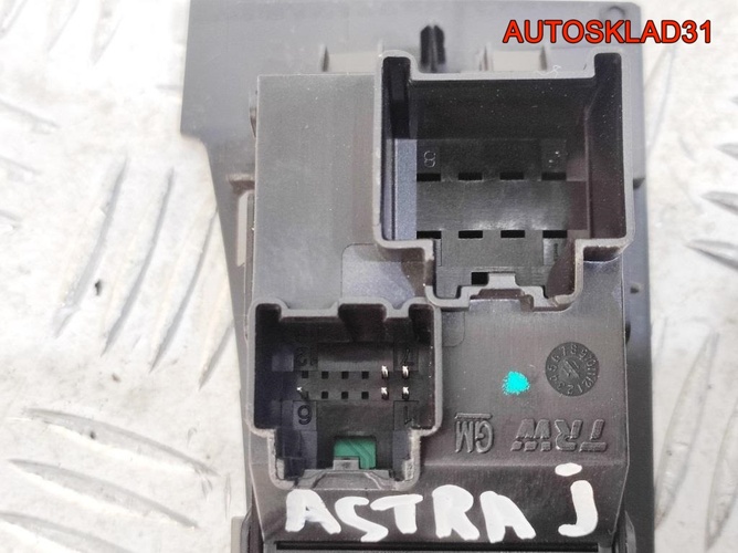 Кнопка стеклоподъемника Opel Astra J 13301886