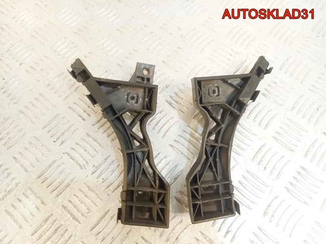 Направляющая переднего бампера Mazda 3 BK BR5S500U