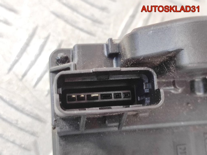 Замок двери передней левой Nissan Note E11