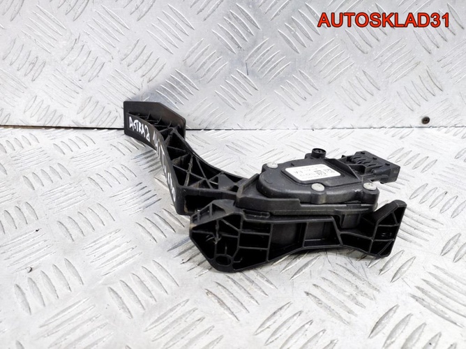 Педаль газа Opel Astra J 1,4 A14NET 13252702