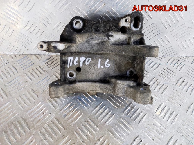 Кронштейн генератора Peugeot 307 9637349380