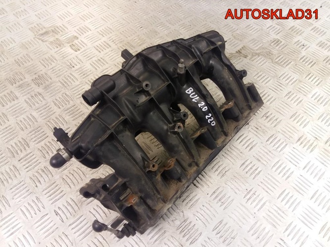 Коллектор впускной Audi A4 B7 2.0 BUL 06F133201N