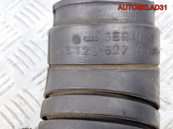 Патрубок фильтра VW Transporter T4 028129627A